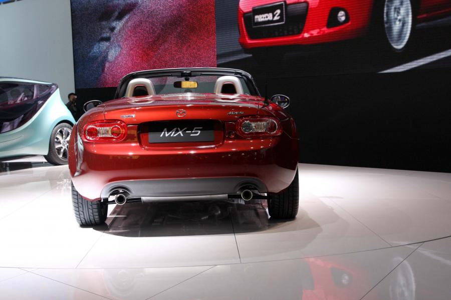  Mazda MX-5 Roadster Coupe 2009 года  (фото 32 из 34)